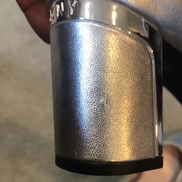 DKNY Elie Silver Leather Upper Closed Toe Pumps with Block Heel-Size 8 - Picture 7 of 9